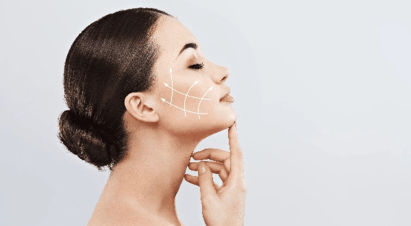 چین و چروک‌های خاص صورت؛ دلایل و پیشگیری از آن